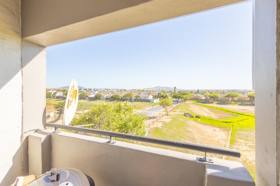 2 Bedroom Property for Sale in Uitzicht Western Cape